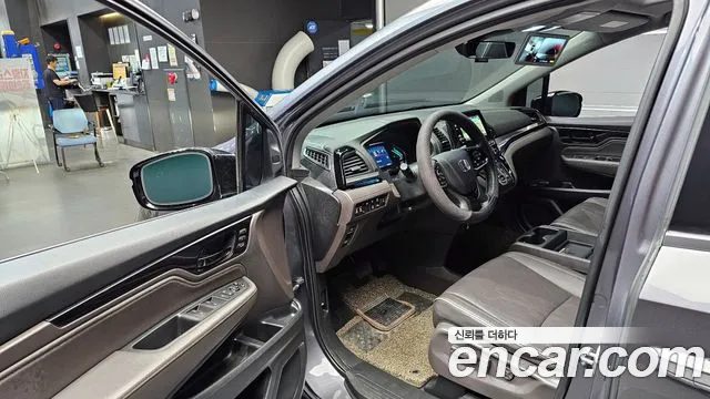 Honda Odyssey 2021 — миниатюра 10