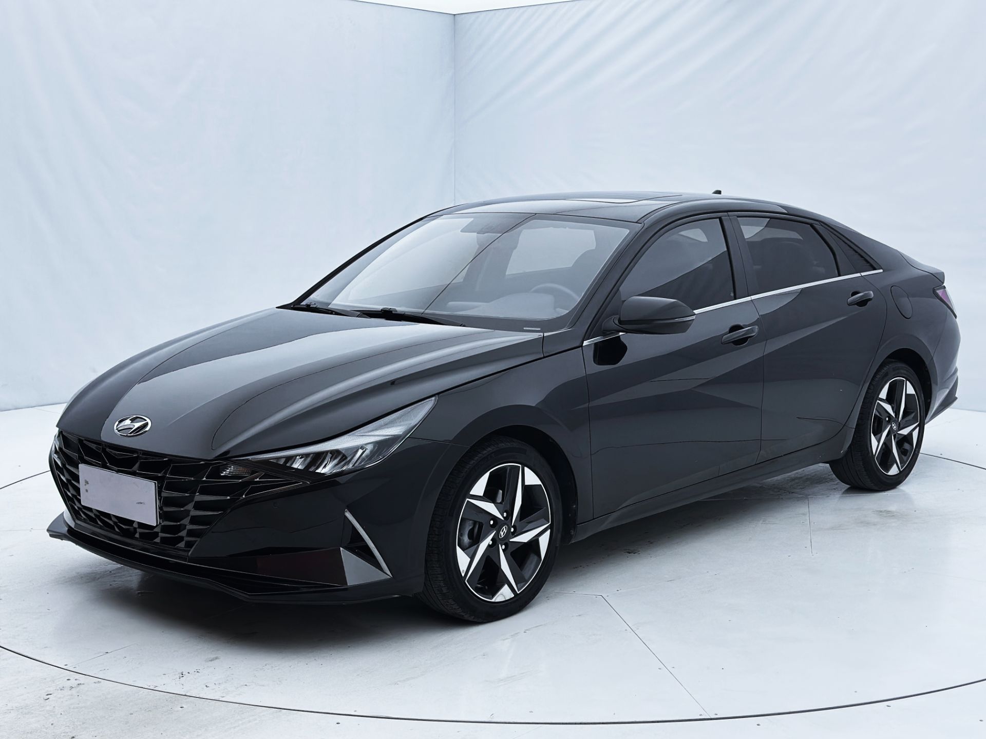 Hyundai Elantra 2021 — фото 1