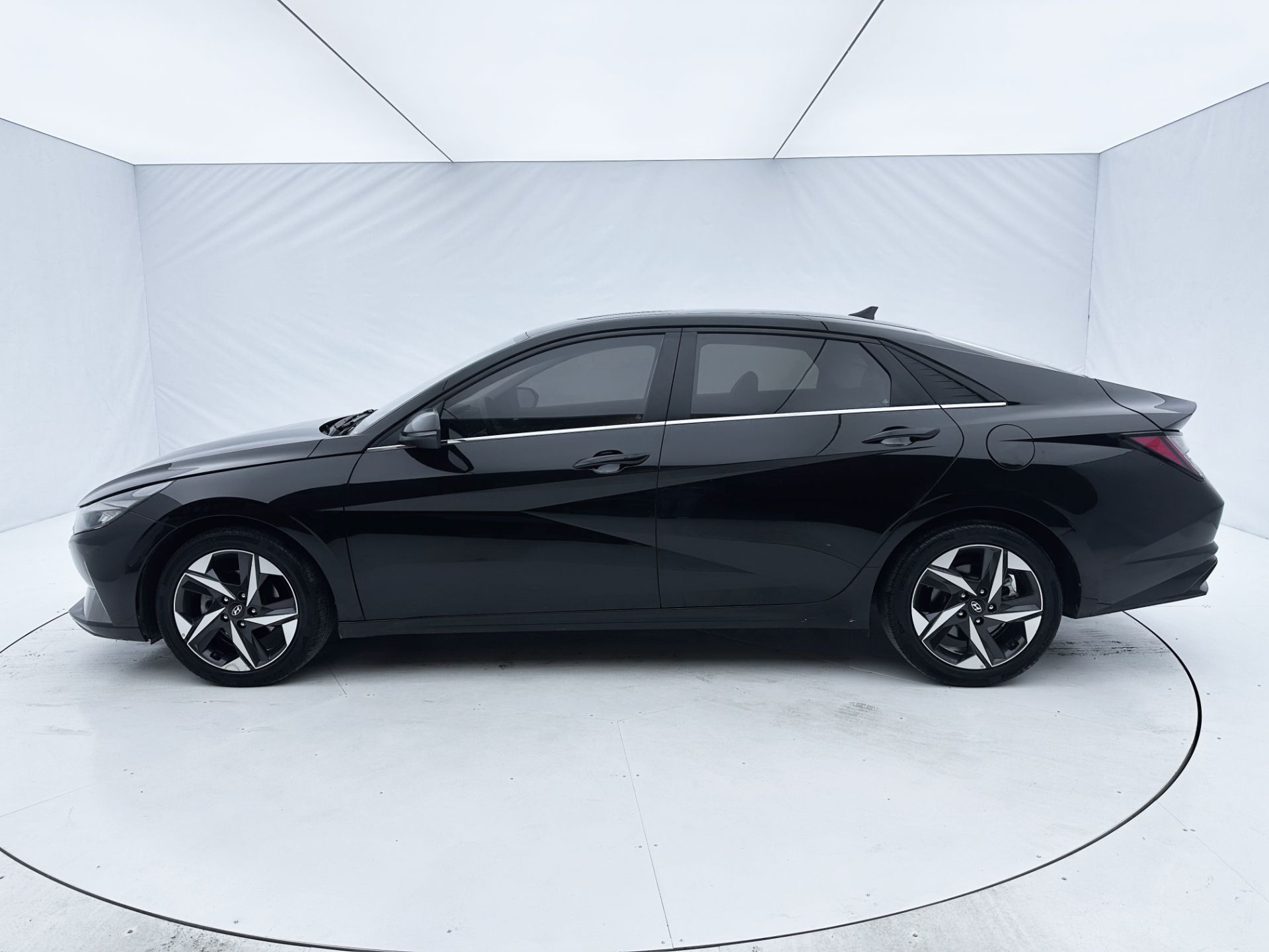 Hyundai Elantra 2021 — миниатюра 3