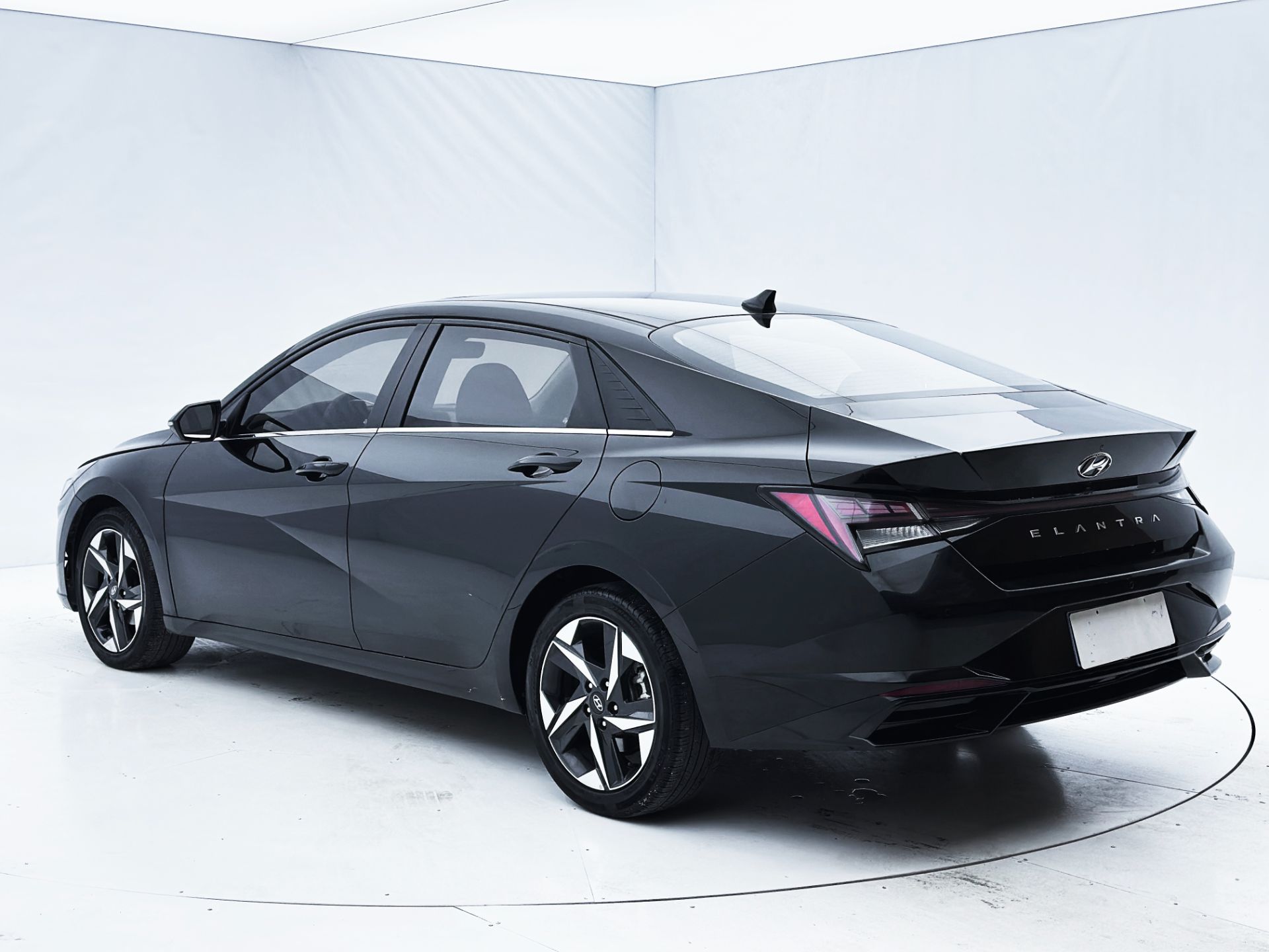 Hyundai Elantra 2021 — миниатюра 4