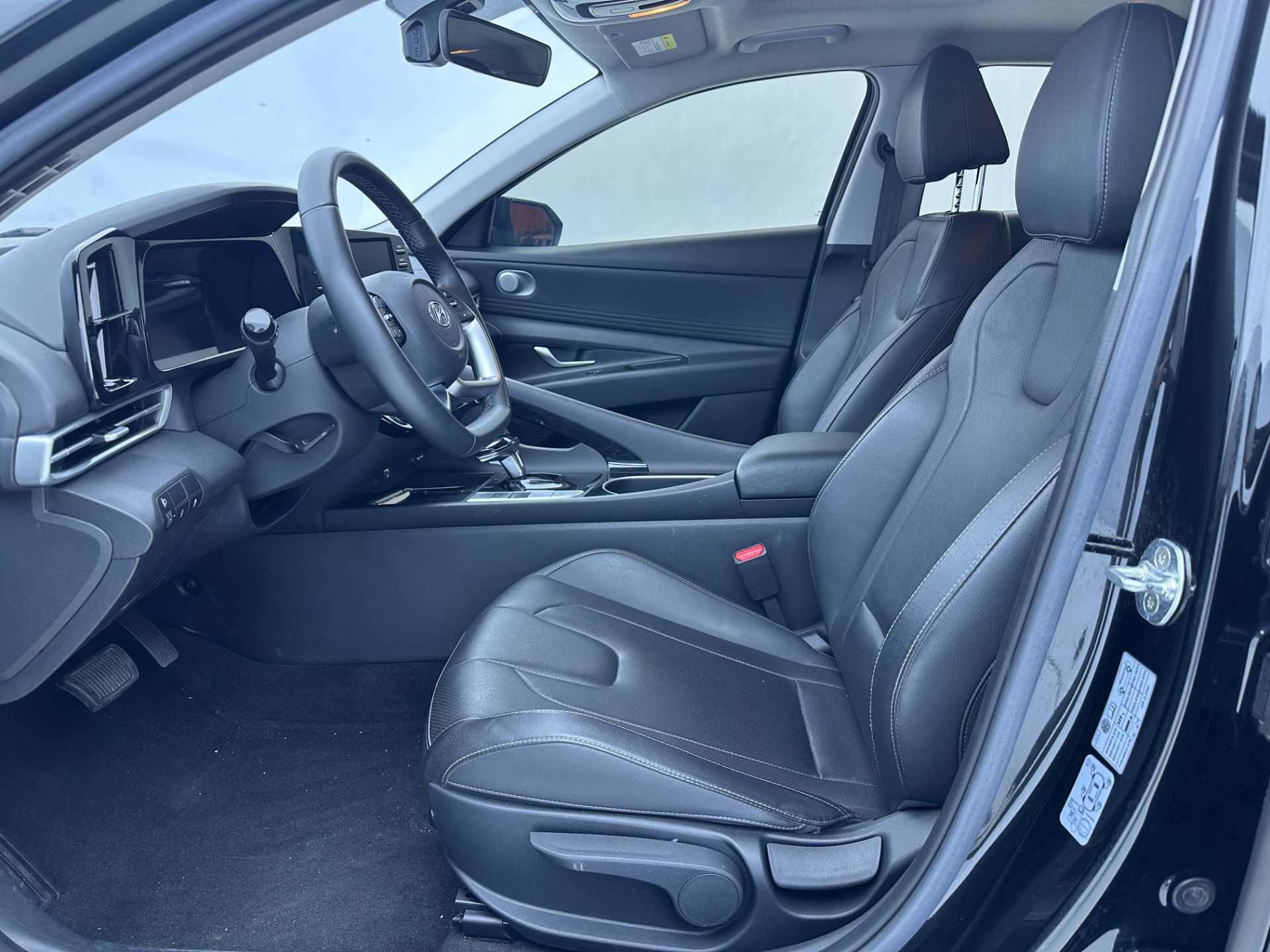 Hyundai Elantra 2021 — миниатюра 7