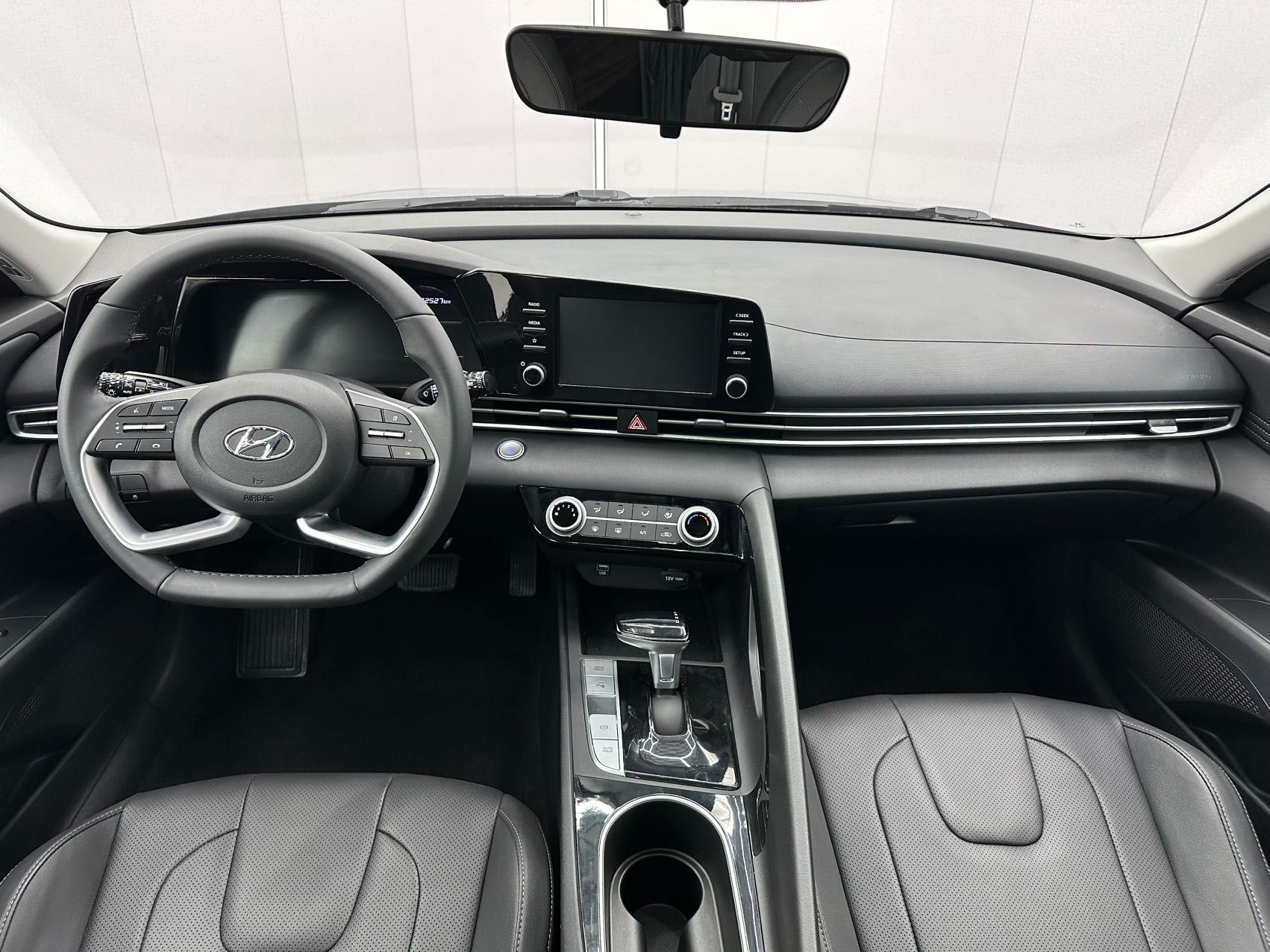 Hyundai Elantra 2022 — миниатюра 6