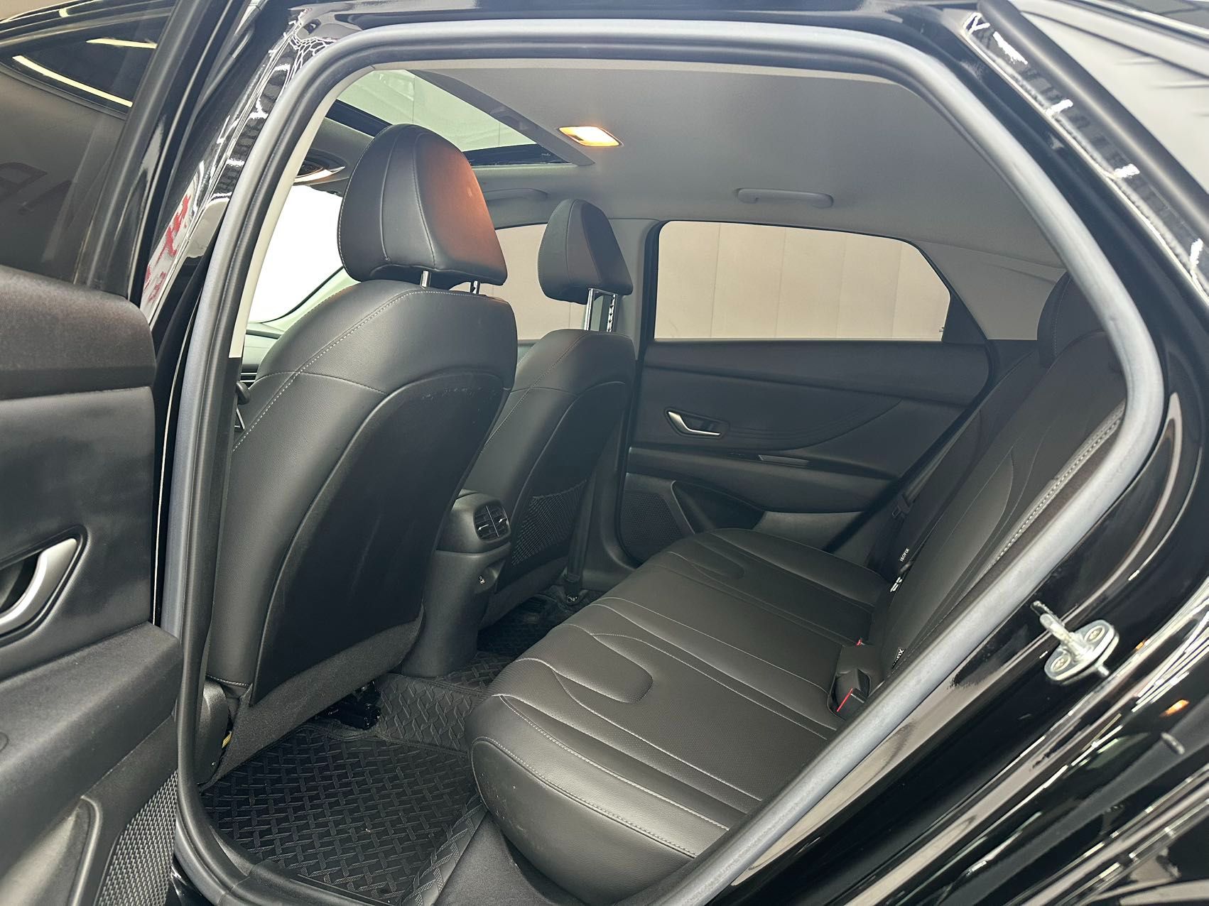 Hyundai Elantra 2021 — миниатюра 3