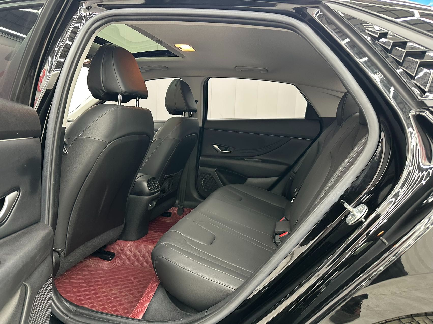 Hyundai Elantra 2022 — миниатюра 6