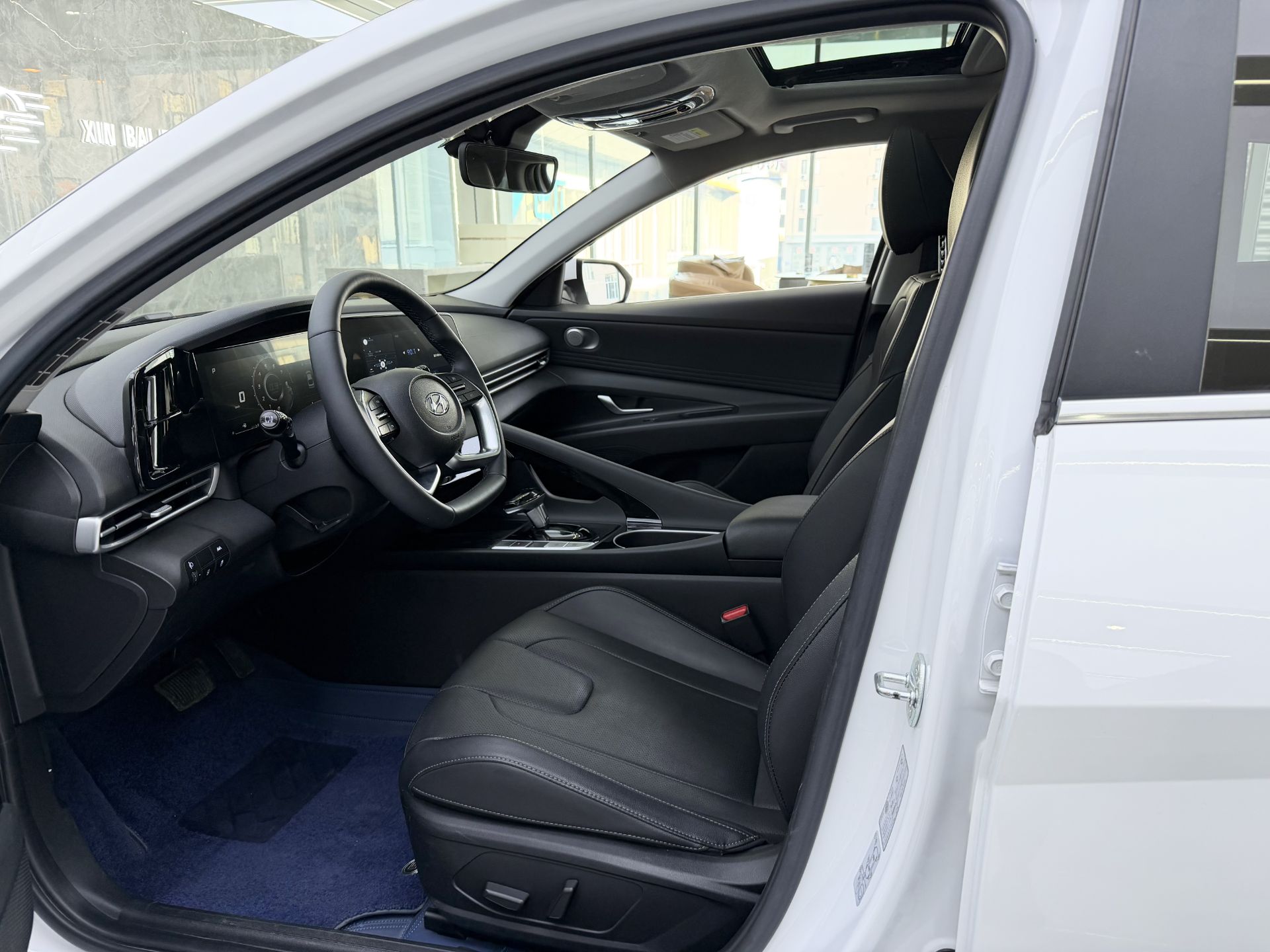 Hyundai Elantra 2022 — миниатюра 3