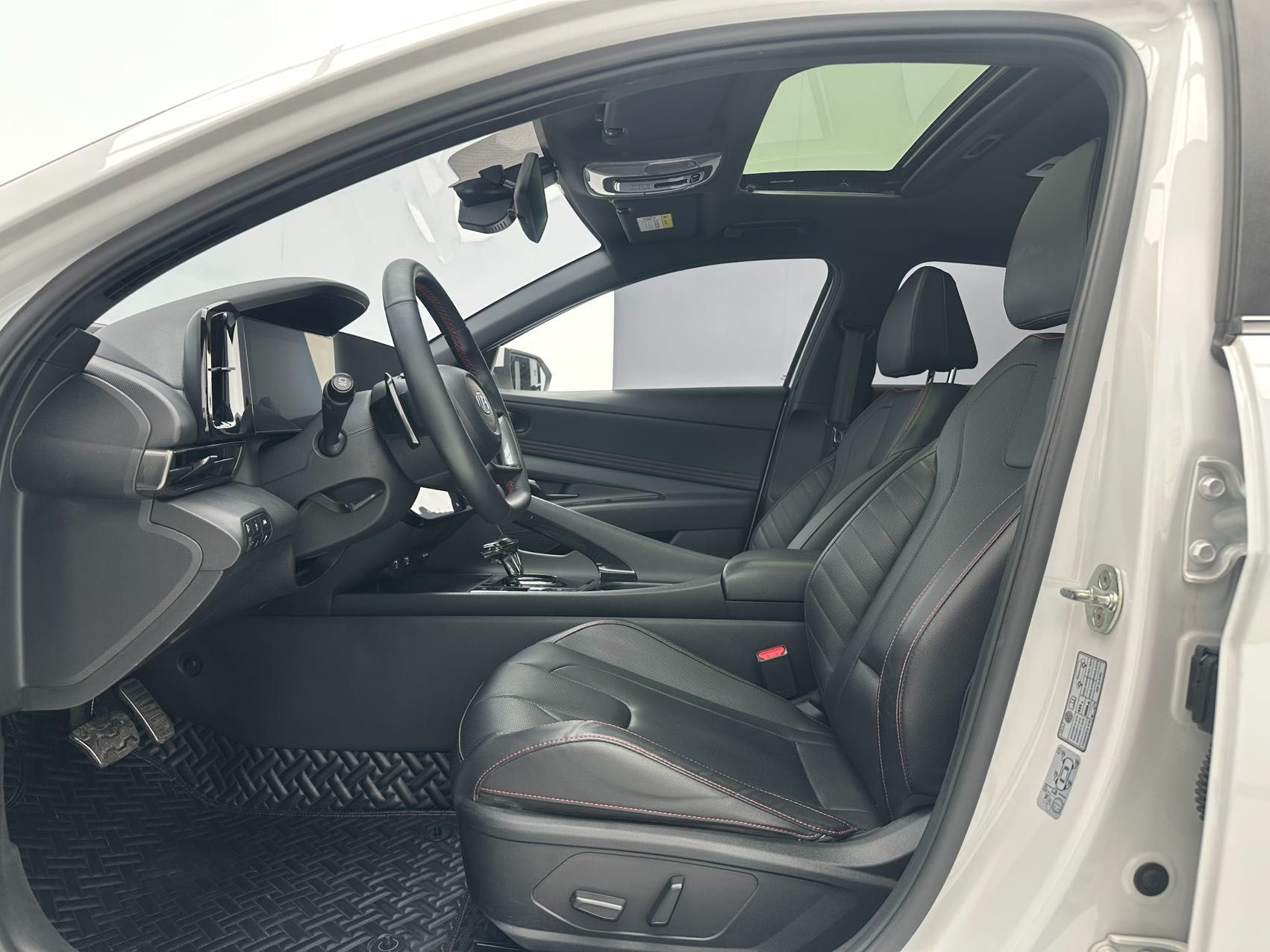 Hyundai Elantra 2022 — миниатюра 6
