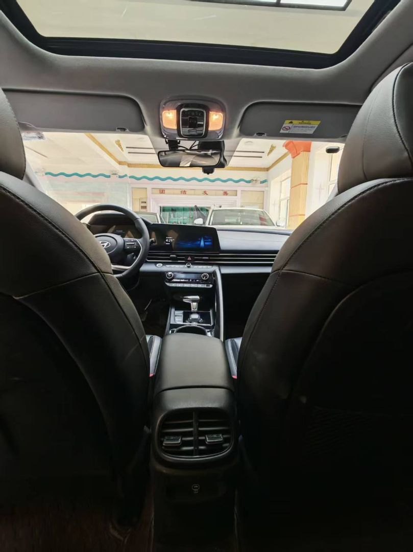Hyundai Elantra 2023 — миниатюра 5