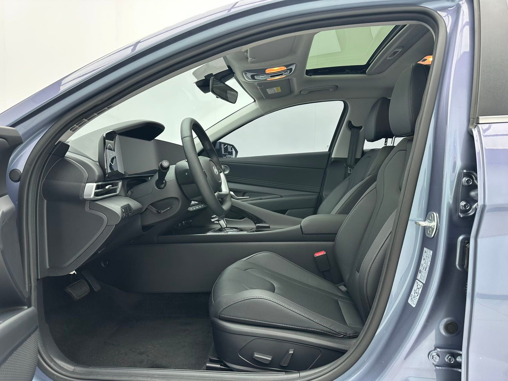 Hyundai Elantra 2023 — миниатюра 10