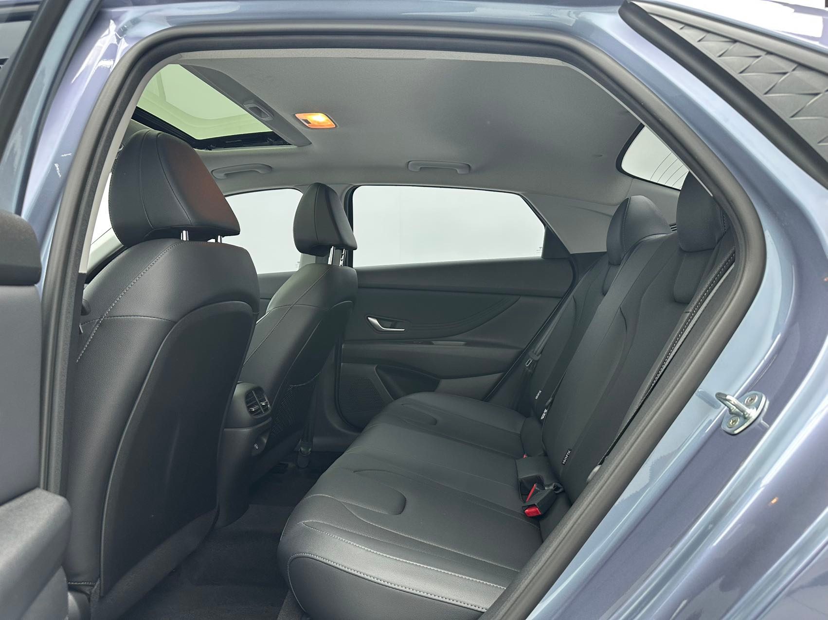 Hyundai Elantra 2023 — миниатюра 11