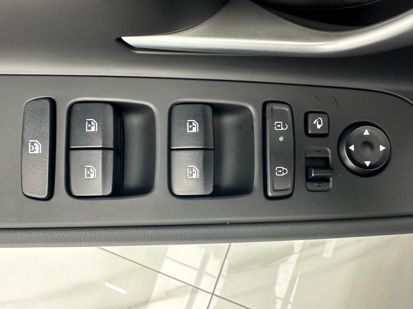 Hyundai Elantra 2023 — миниатюра 14