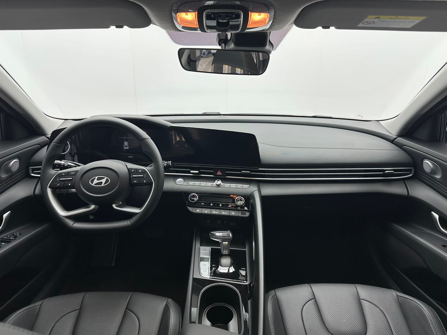 Hyundai Elantra 2023 — миниатюра 7