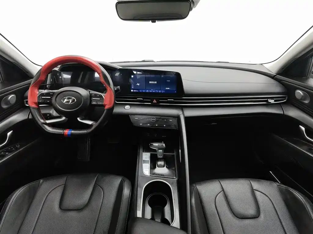 Hyundai Elantra 2023 — миниатюра 5