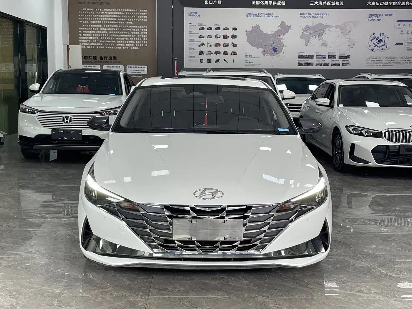 Hyundai Elantra 2023 — миниатюра 2
