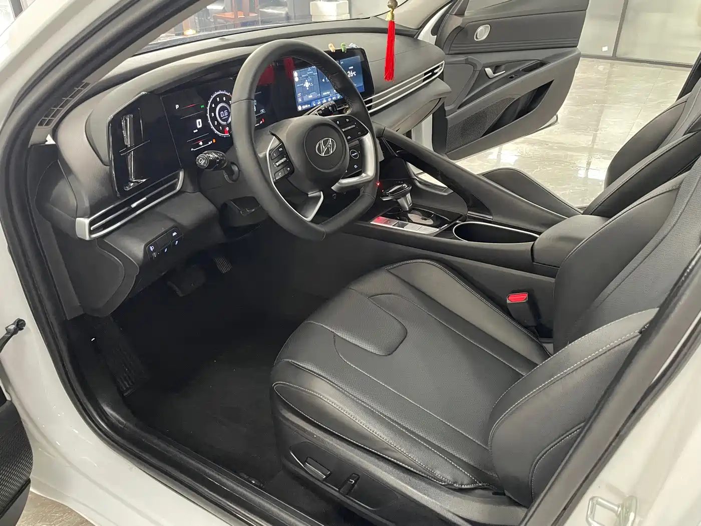 Hyundai Elantra 2023 — миниатюра 5