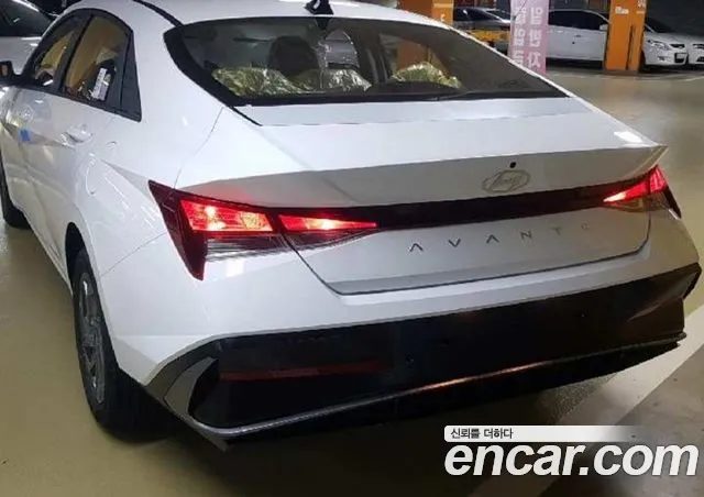 Hyundai Elantra 2026 — миниатюра 8