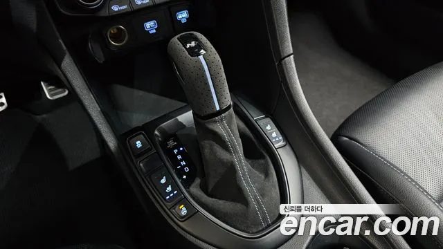 Hyundai Veloster 2022 — миниатюра 9