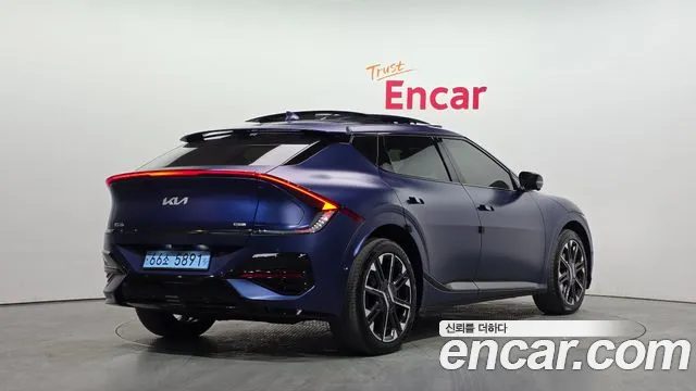 Kia EV6 2025 — миниатюра 2