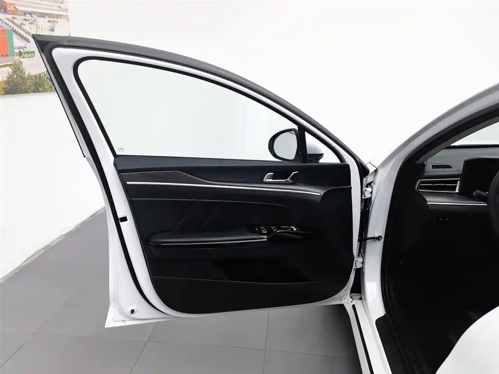Kia K5 2022 — миниатюра 8