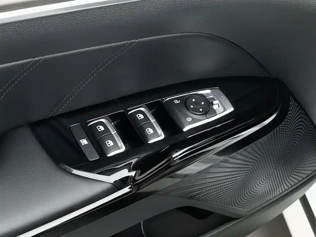 Kia K5 2022 — миниатюра 9
