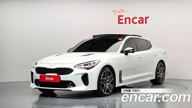 Kia Stinger 2023 — фото 1