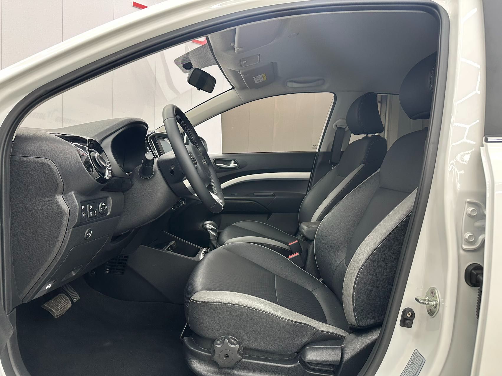 Kia Stonic 2021 — миниатюра 6