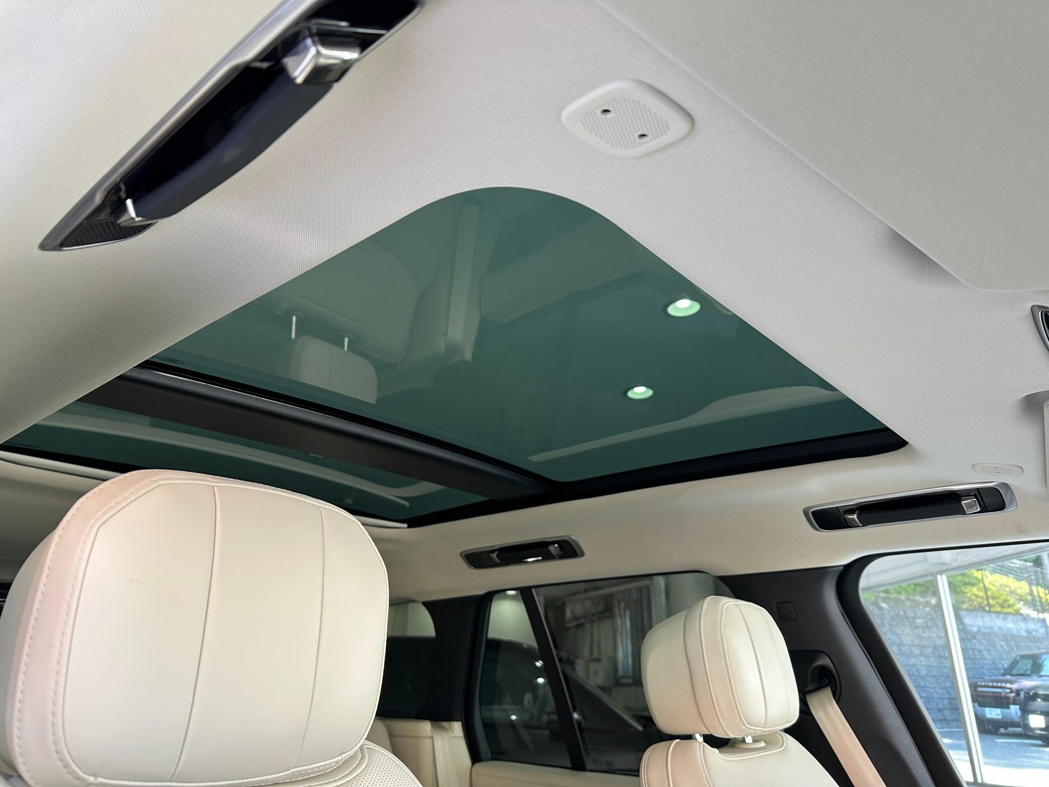 Land Rover Range Rover 2022 — миниатюра 10