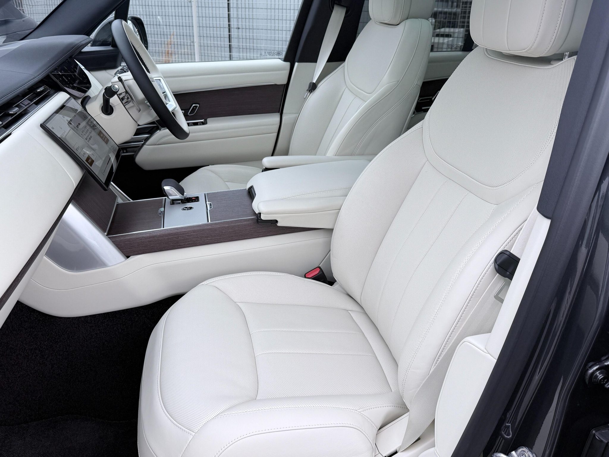 Land Rover Range Rover 2025 — миниатюра 7
