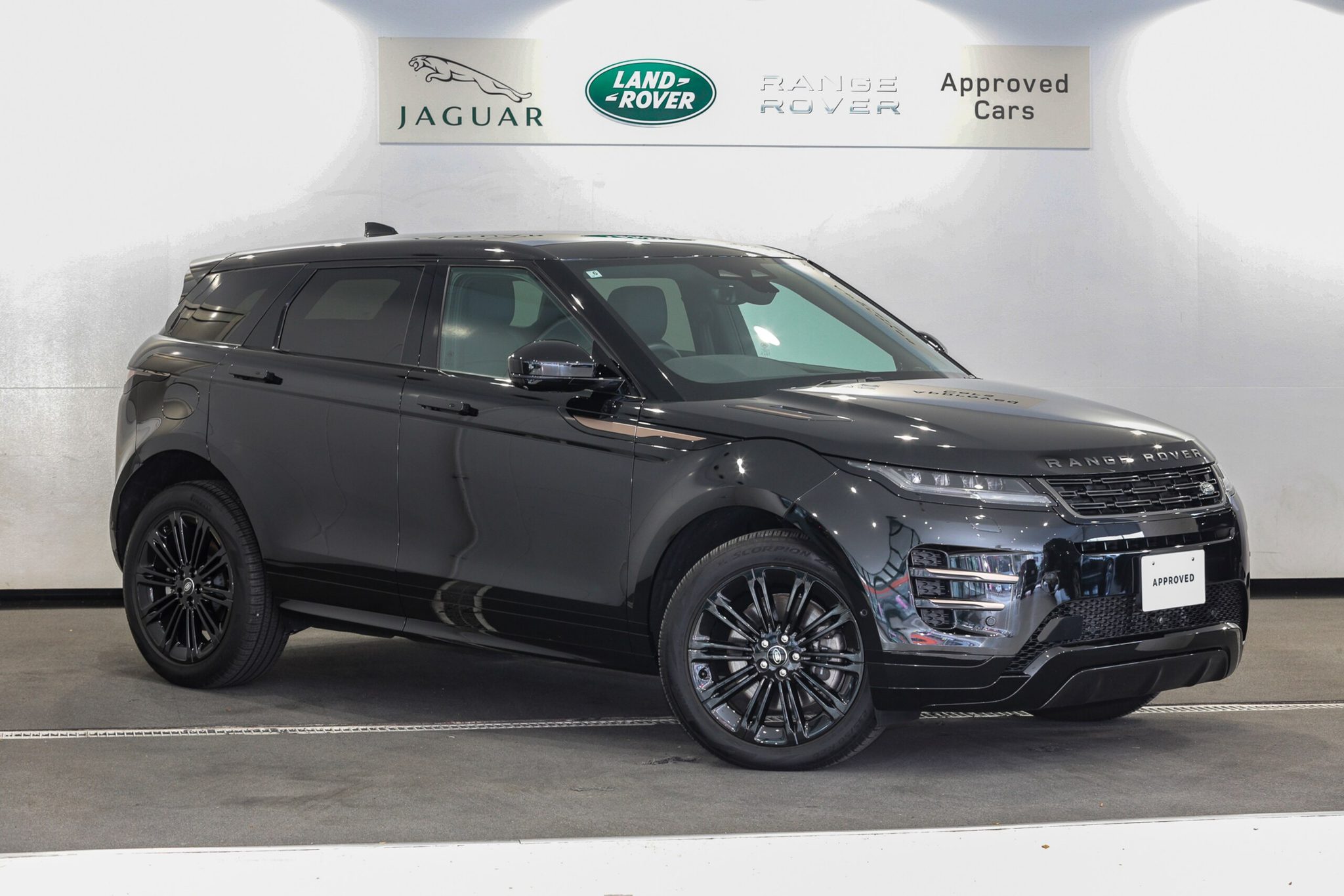 Land Rover Range Rover Evoque 2025 — фото 1