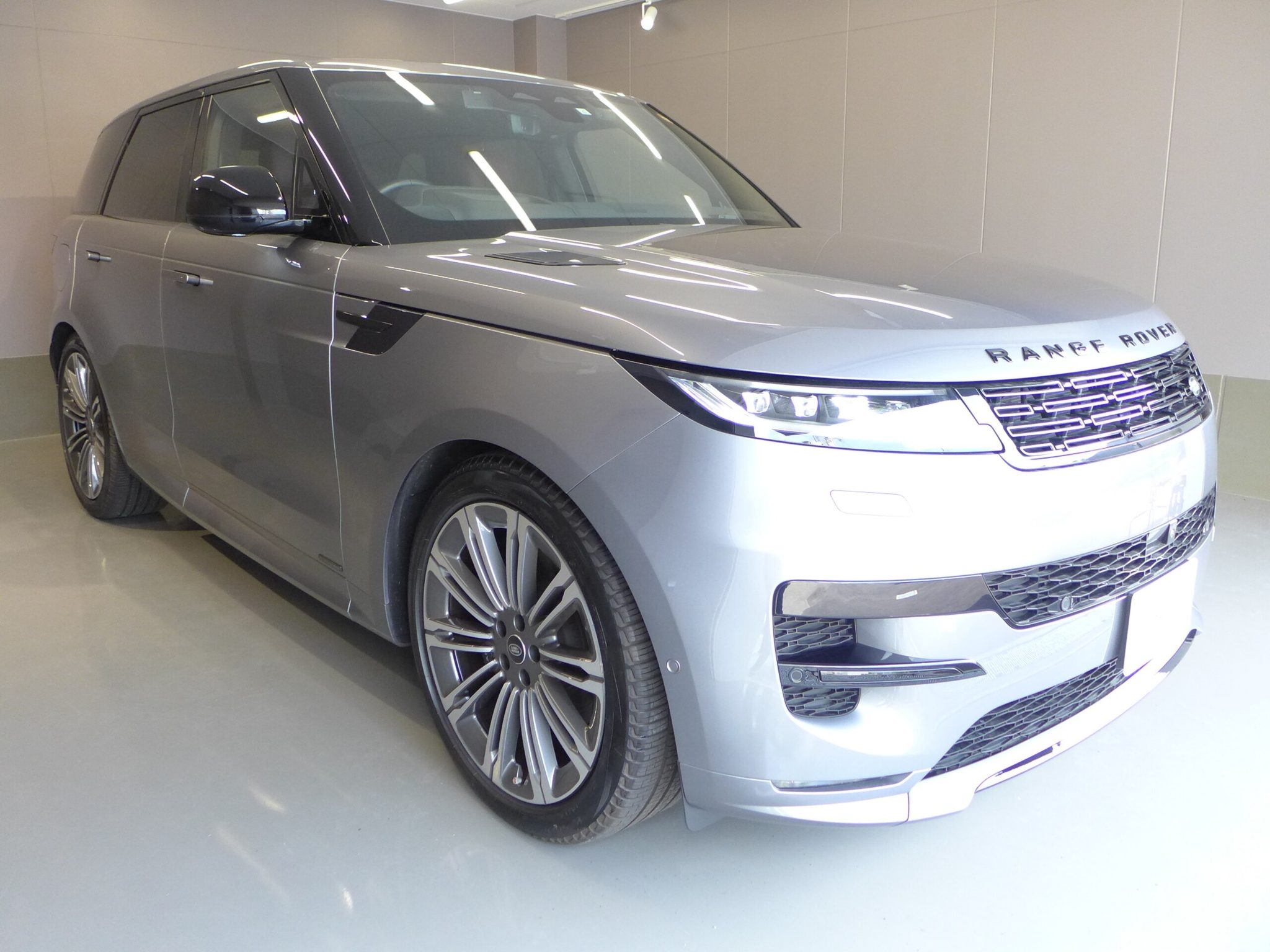 Land Rover Range Rover Sport 2023 — миниатюра 6
