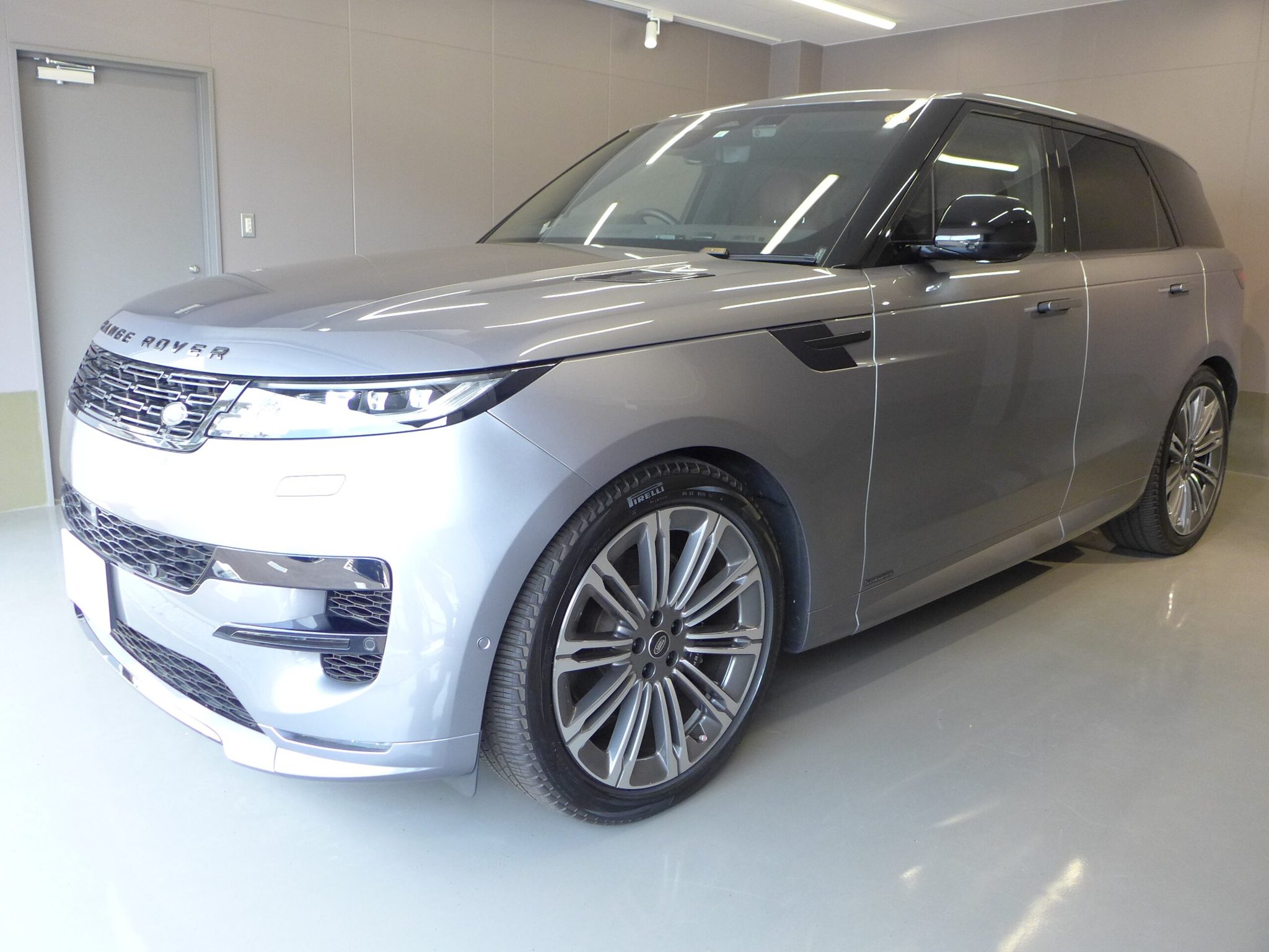 Land Rover Range Rover Sport 2023 — миниатюра 7