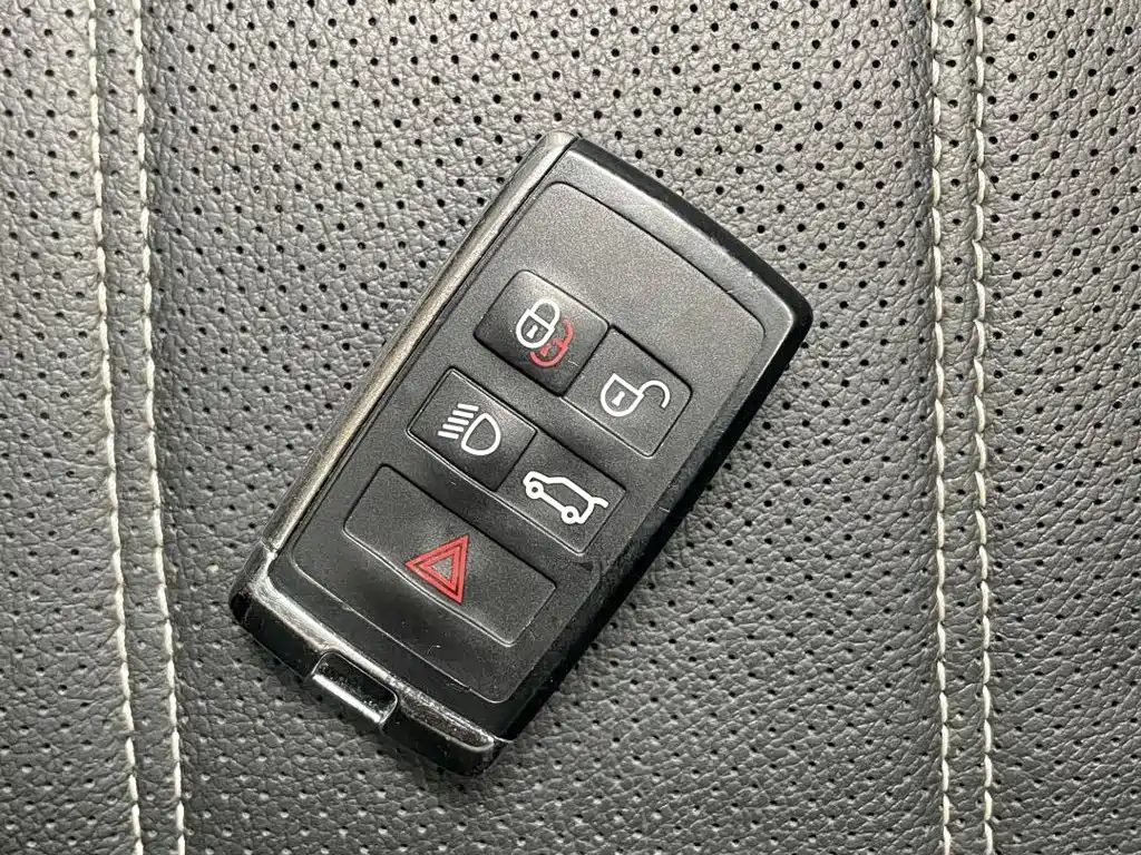 Land Rover Range Rover Velar 2021 — миниатюра 18