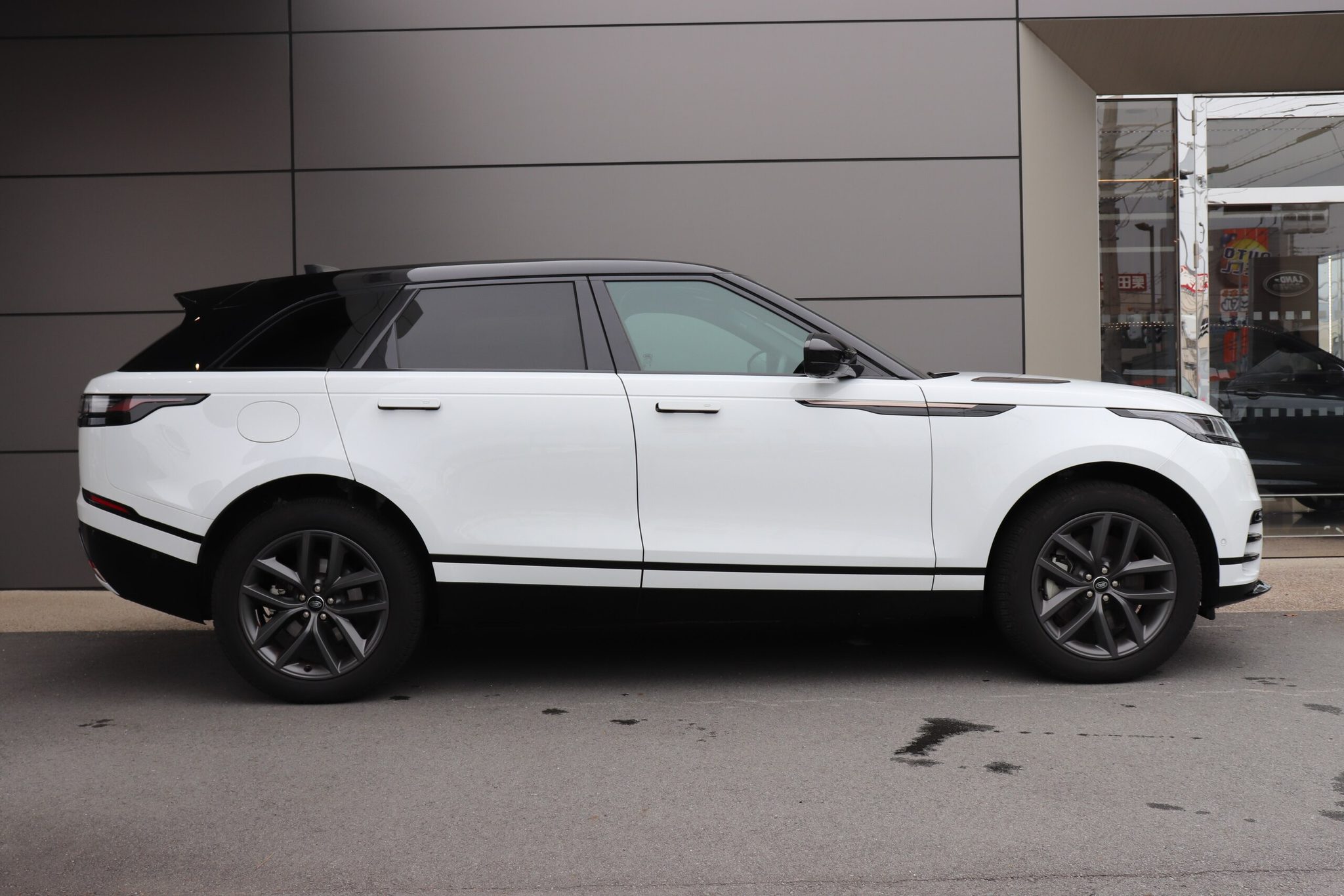 Land Rover Range Rover Velar 2025 — миниатюра 4
