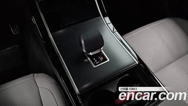 Land Rover Range Rover Velar 2026 — миниатюра 9