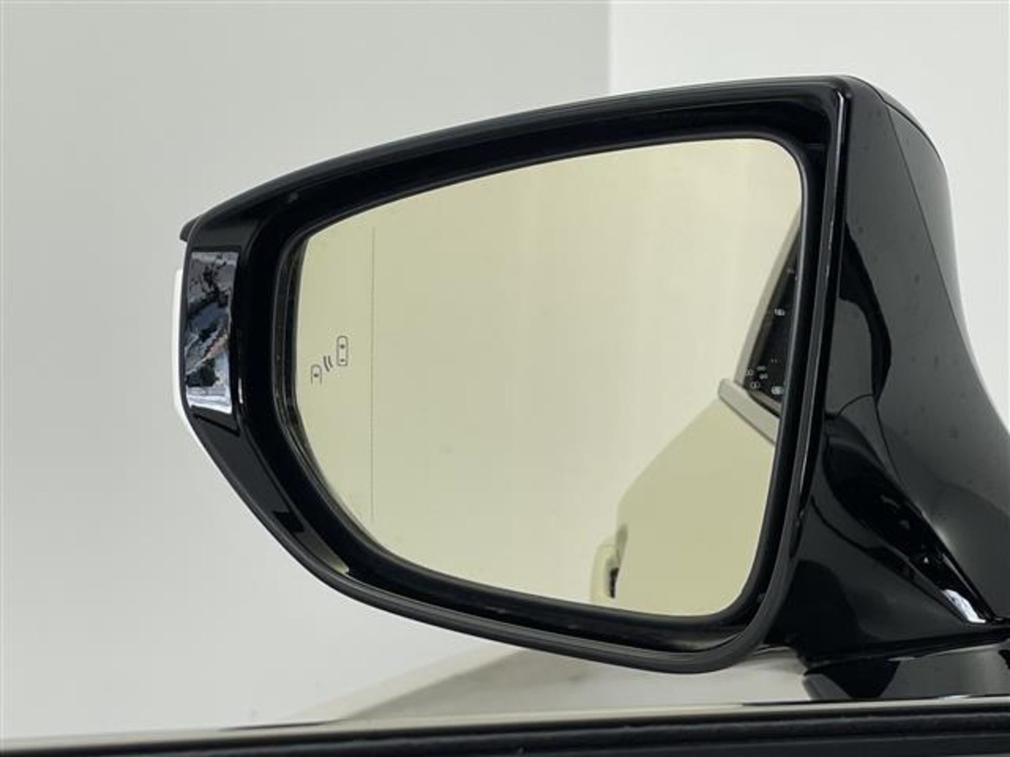 Lexus IS 2023 — миниатюра 10