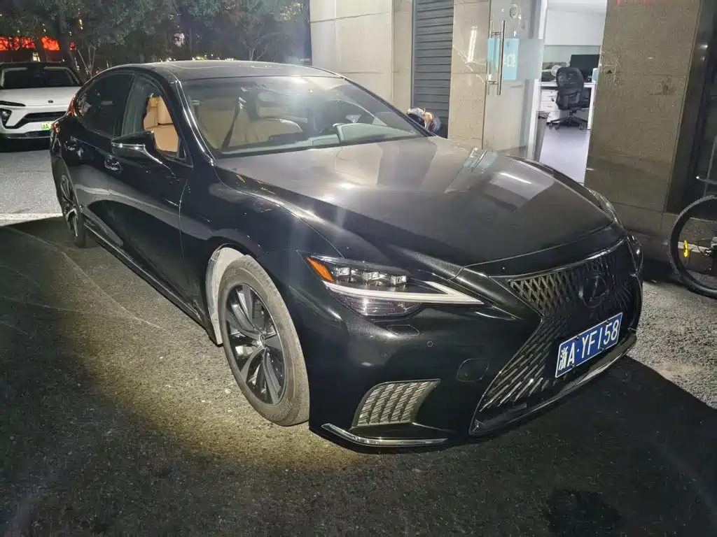 Lexus LS 2021 — фото 1