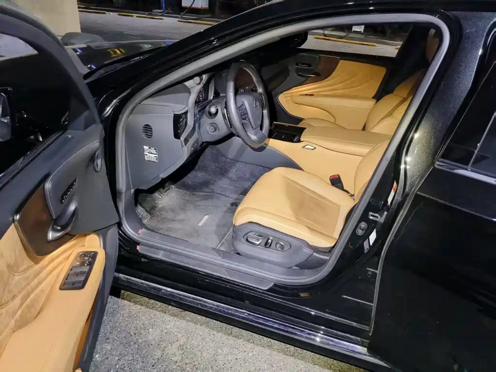 Lexus LS 2021 — миниатюра 2