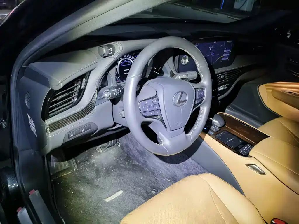 Lexus LS 2021 — миниатюра 5