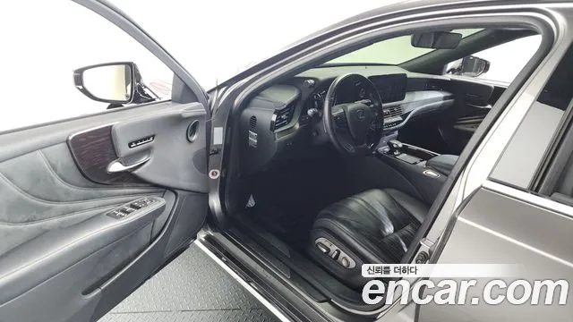 Lexus LS 2022 — миниатюра 10
