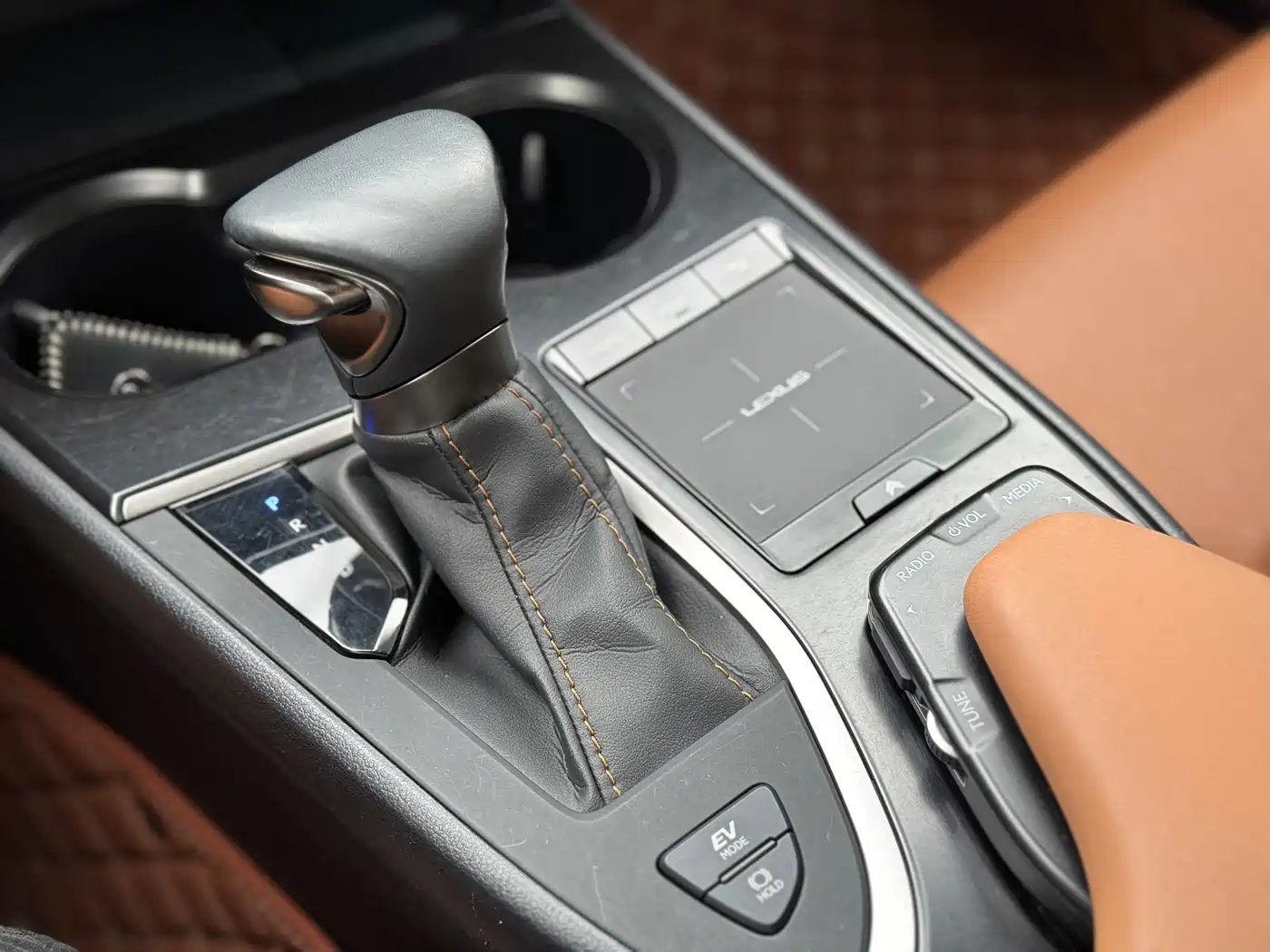 Lexus UX 2022 — миниатюра 11