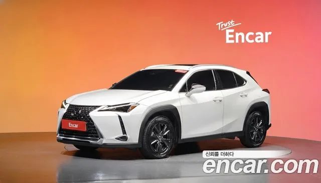 Lexus UX 2024 — фото 1