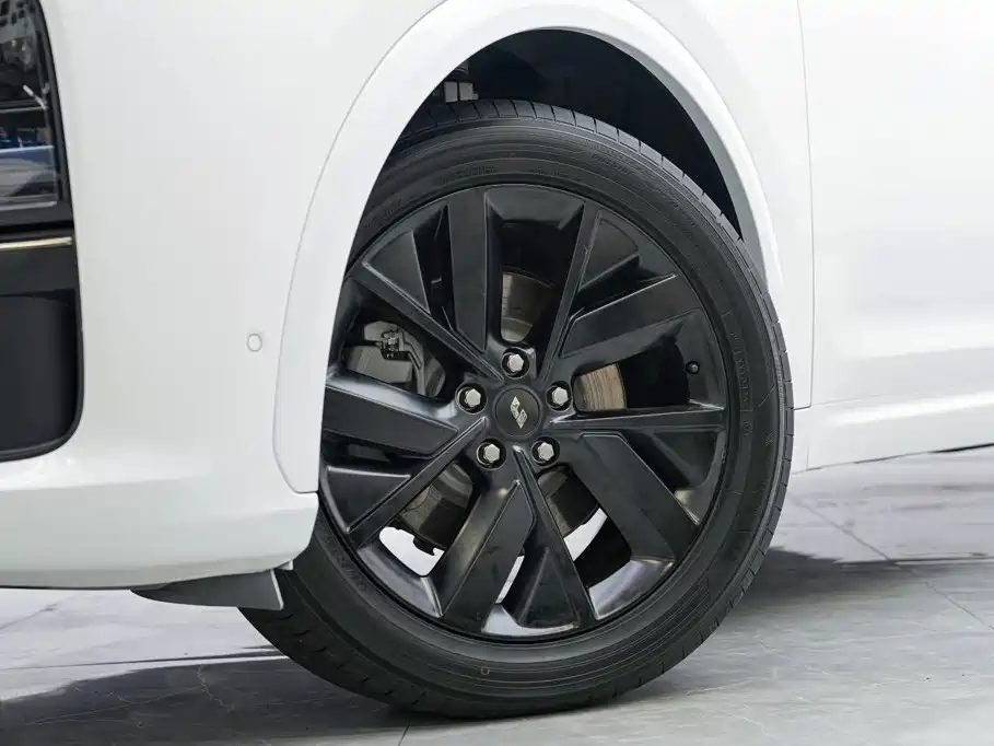 Li Auto L7 2023 — миниатюра 3