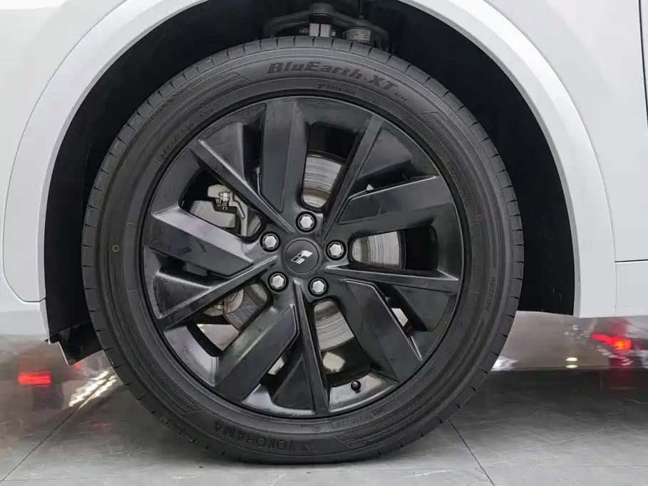 Li Auto L7 2023 — миниатюра 5