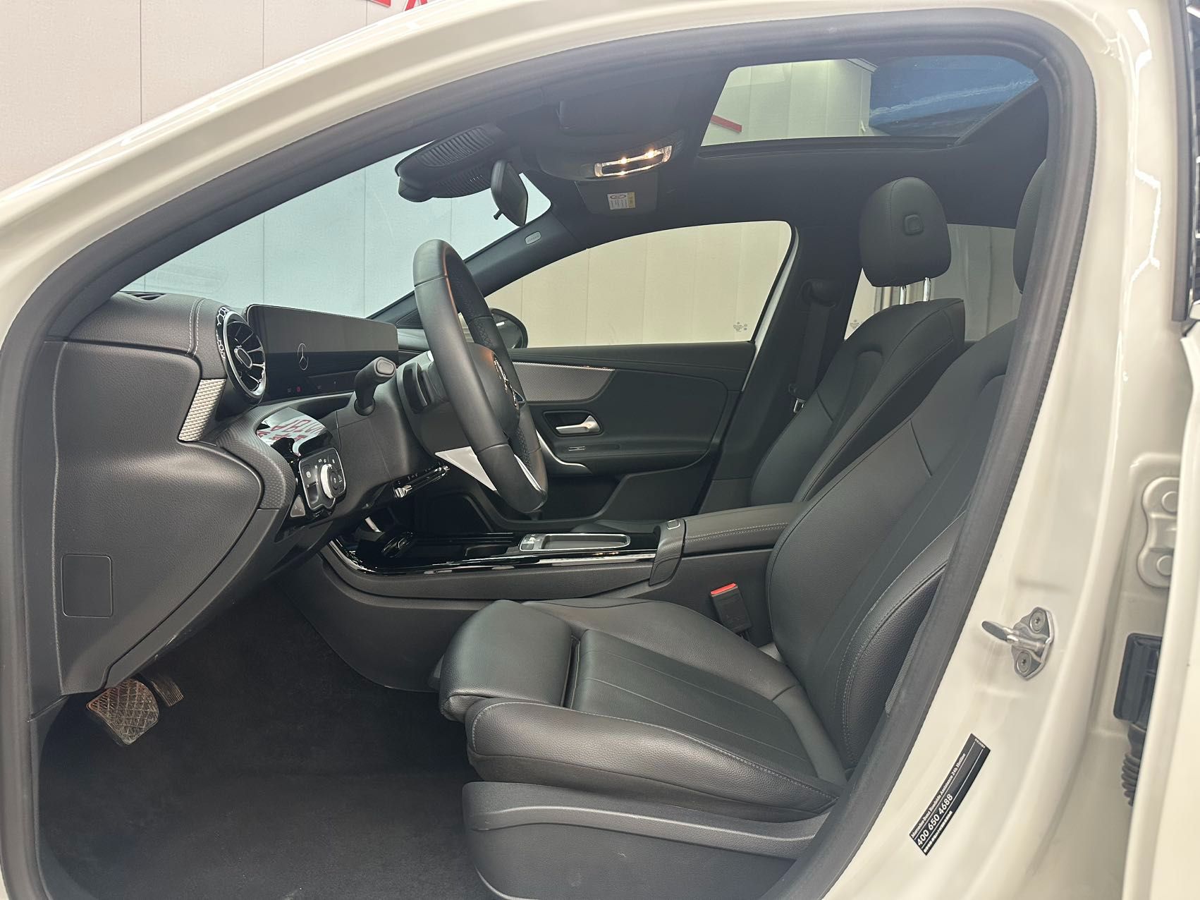 Mercedes-Benz A180L 2023 — миниатюра 3