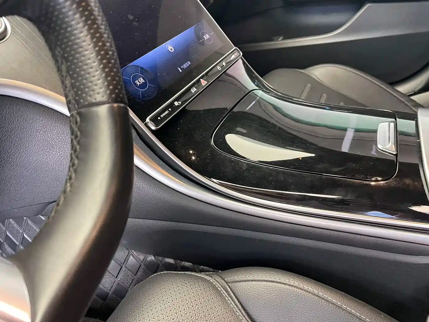 Mercedes-Benz C-Class 2023 — миниатюра 12