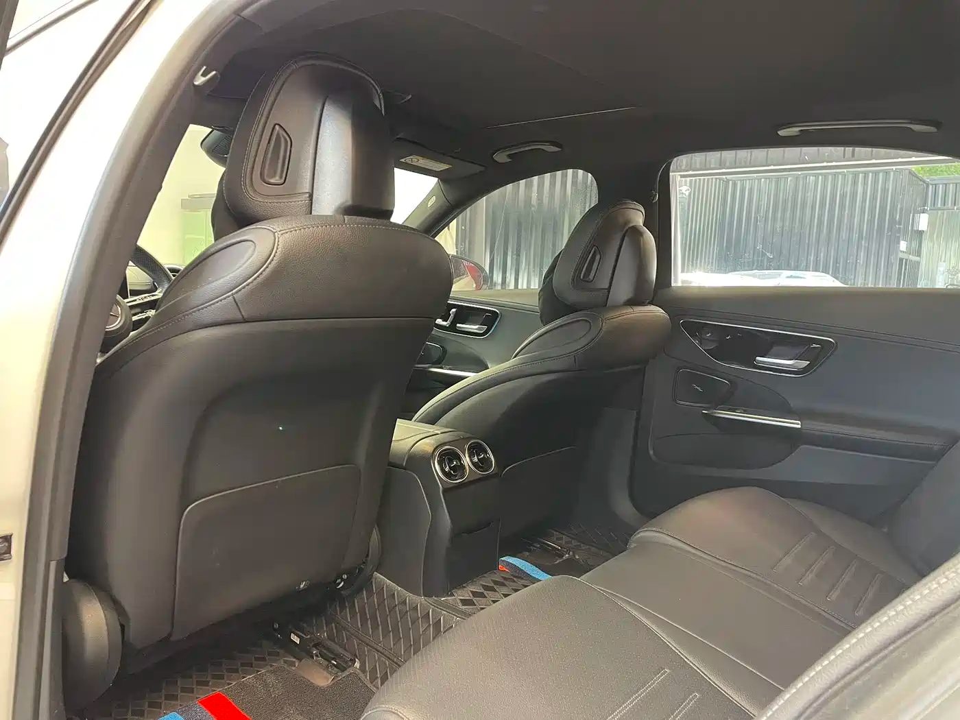 Mercedes-Benz C-Class 2023 — миниатюра 13