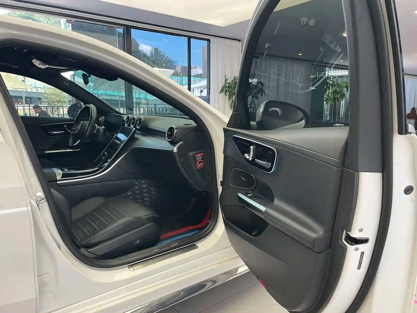 Mercedes-Benz C-Class 2023 — миниатюра 16