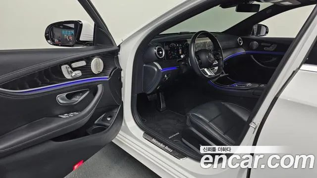 Mercedes-Benz E-Class 2022 — миниатюра 10