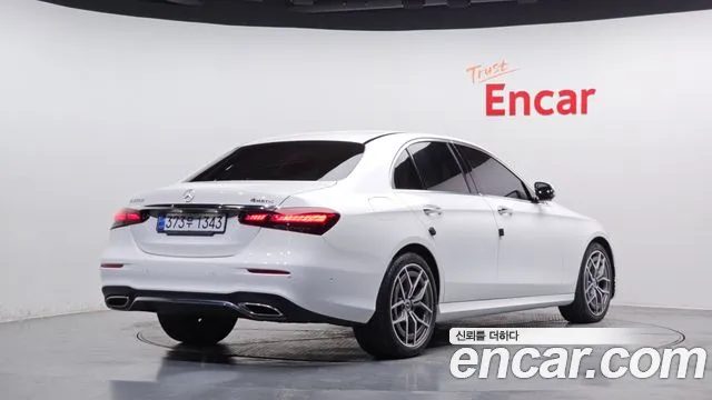 Mercedes-Benz E-Class 2022 — миниатюра 2