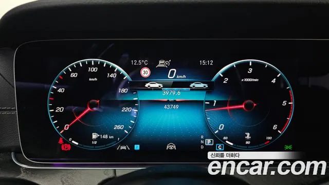 Mercedes-Benz E-Class 2022 — миниатюра 8