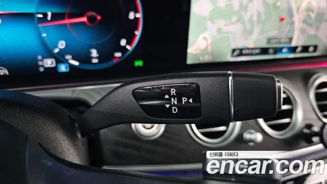 Mercedes-Benz E-Class 2022 — миниатюра 9